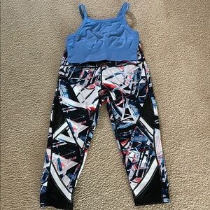 Zella blue workout top with blue/black pattern capri leggings.